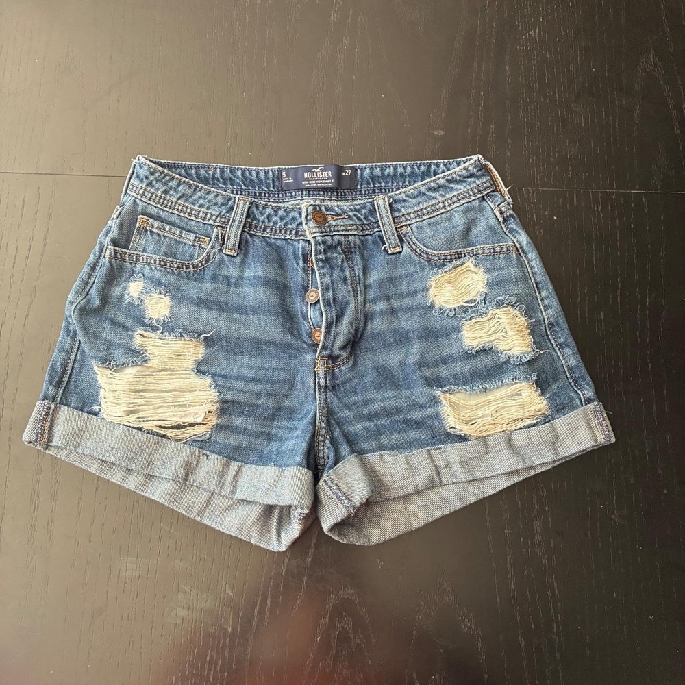 Hollister Women High Rise Mom Denim Shorts Distressed Cuffed Mid Wash Size 5 27